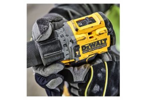 Бормашина ударна без батерия и зарядно в куфар, 18 V, 90 Nm, DeWALT DCD805NT