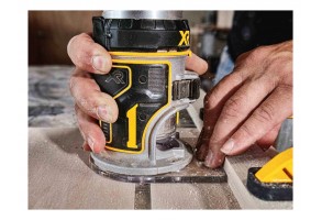 Оберфреза ръчна 18 V, 5 Ah, 6.35/8 мм,  DeWALT DCW604P2