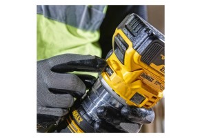 Оберфреза ръчна 18 V, 5 Ah, 6.35/8 мм,  DeWALT DCW604P2