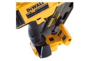 Такер за пирони тип SN 21 и SN 34 акумулаторен безчетков 18 V, DeWALT DCN692N