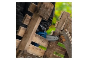 Трион верижен акумулаторен без батерия и зарядно Bosch GKE 18V-15